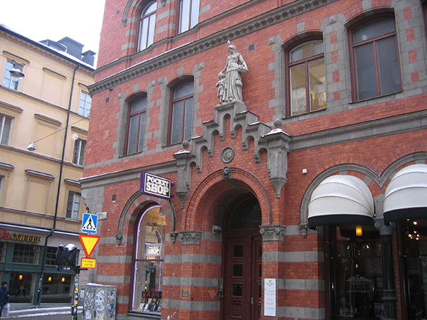 Fastigheten på Götgatan 40 ägs av fastighetsbolaget LE Hellstedt. 