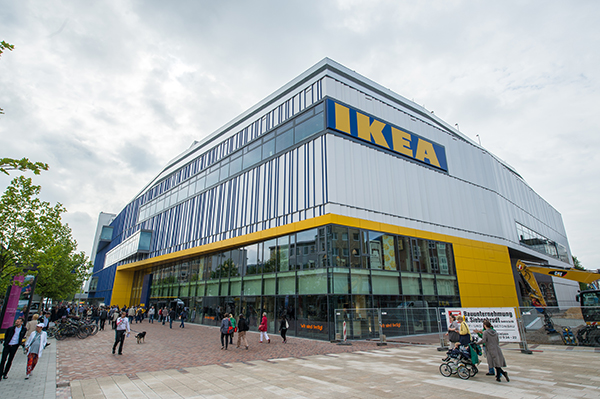 Ikeas varuhus i centrala Hamburg öppnade i somras – och de allra flesta tar sig dit utan att använda bil. Till och mer fler än vad Ikea hoppats på.